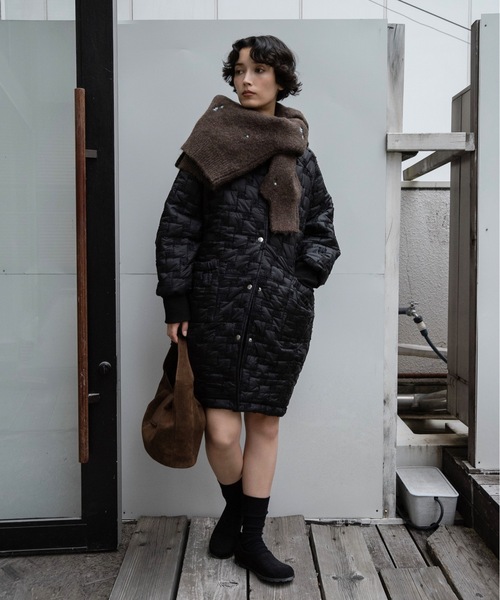 lawgy（ラウジー）の「collarless square embroidery quilting coat / カラーレススクエアエンブロイダリーキルティングコート（その他アウター・レディース・キャメル/アイボリー/ブラック・FREE）」の21枚目の写真