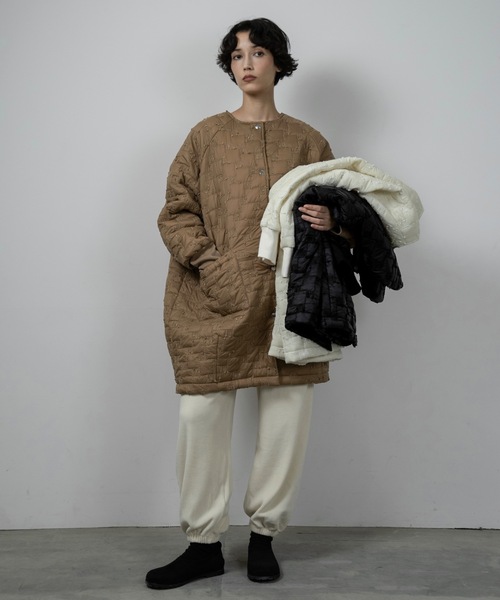 lawgy（ラウジー）の「collarless square embroidery quilting coat / カラーレススクエアエンブロイダリーキルティングコート（その他アウター・レディース・キャメル/アイボリー/ブラック・FREE）」の11枚目の写真
