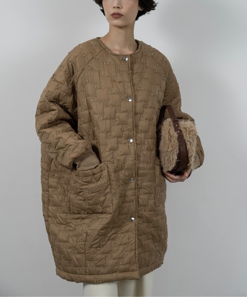 lawgy（ラウジー）の「collarless square embroidery quilting coat / カラーレススクエアエンブロイダリーキルティングコート（その他アウター・レディース・キャメル/アイボリー/ブラック・FREE）」の8枚目の写真