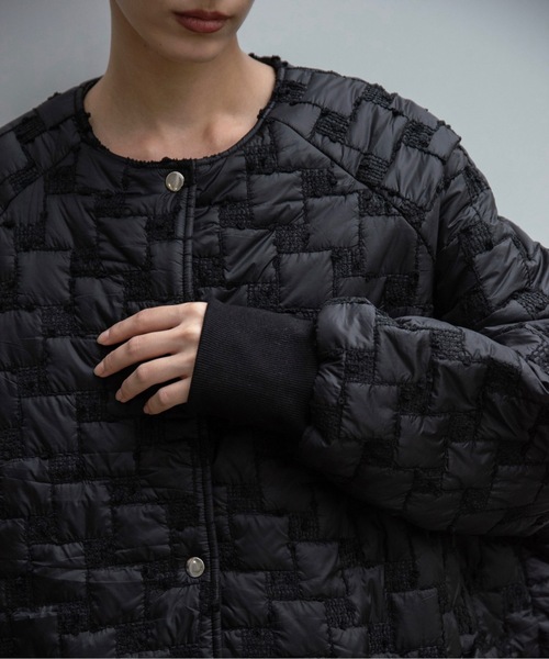 lawgy（ラウジー）の「collarless square embroidery quilting coat / カラーレススクエアエンブロイダリーキルティングコート（その他アウター・レディース・キャメル/アイボリー/ブラック・FREE）」の17枚目の写真