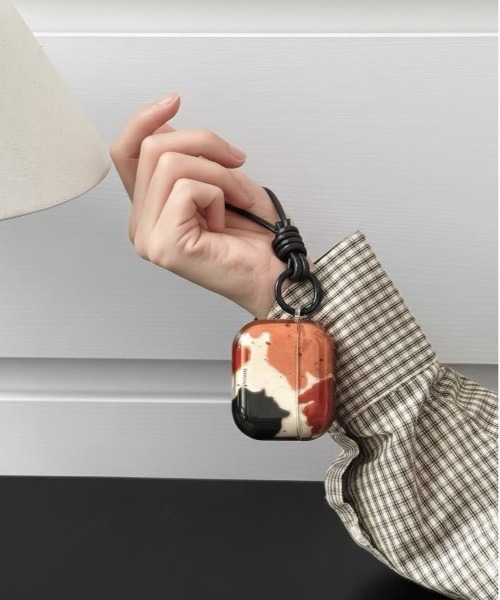 ammy.（エイミードット）の「【 ammy. / エイミードット 】 マーブル デザイン airpods ケース（ヘッドフォン/イヤホン・キッズ・ブラウン系・A/B/C）」の3枚目の写真