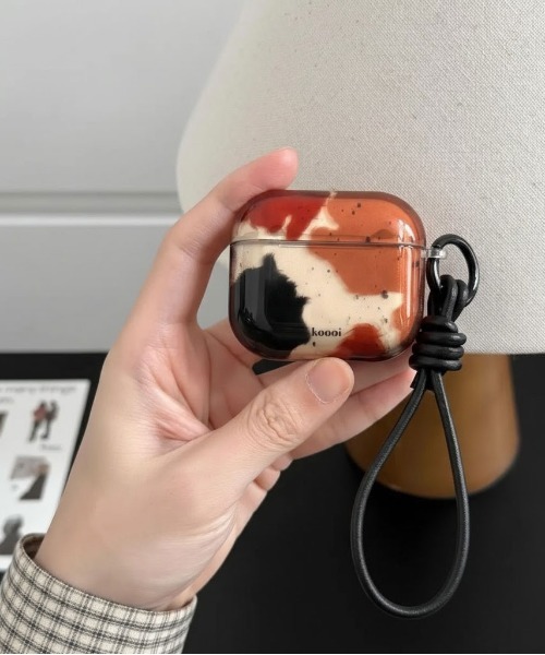 ammy.（エイミードット）の「【 ammy. / エイミードット 】 マーブル デザイン airpods ケース（ヘッドフォン/イヤホン・キッズ・ブラウン系・A/B/C）」の4枚目の写真