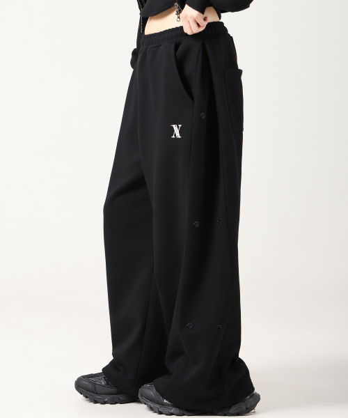 AVANDRESS（アバンドレス ）の「AV Snap Wide Pants GREY（スウェットパンツ・レディース・ライトグレー・SMALL/MEDIUM/LARGE）」の2枚目の写真