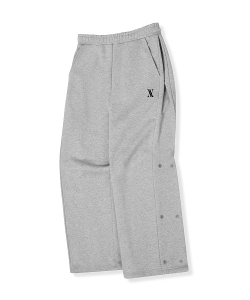 AVANDRESS（アバンドレス ）の「AV Snap Wide Pants GREY（スウェットパンツ・レディース・ライトグレー・SMALL/MEDIUM/LARGE）」の3枚目の写真