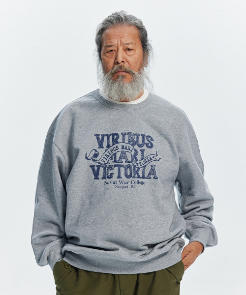 FRIZMWORKS(フリズムワークス)の「NAVAL WAR COLL SWEATSHIRT _ GRAY(スウェット・メンズ・その他・SMALL/MEDIUM/LARGE/X-LARGE)」の1枚目の写真