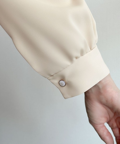 LOWO(ロワ)の「ビッグカラー ブラウス 長袖 オフィス フォーマル シャツ(シャツ/ブラウス・レディース・ホワイト/ブラック/ベージュ・FREE)」の10枚目の写真