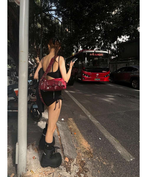 BLACKPURPLE(ブラックパープル)の「ミニフォートレスバッグ Mini Fortress Bag-Red(ショルダーバッグ・レディース・レッド・FREE)」の2枚目の写真