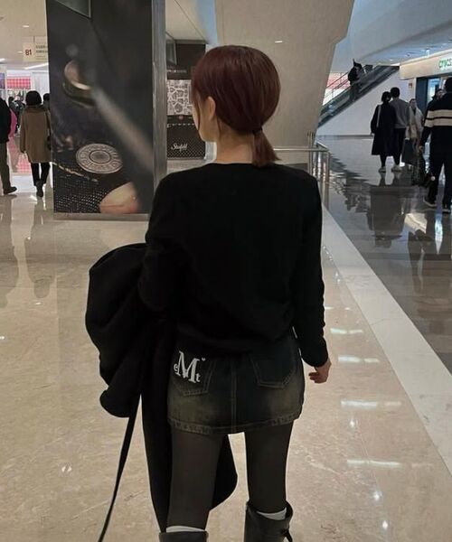 MUCENT（ムセント）の「クレイルバックポケットビッグロゴデニムスカート（2カラー）（スカート・レディース・ダークブルー/エメラルドブルー・SMALL/MEDIUM/LARGE）」の17枚目の写真