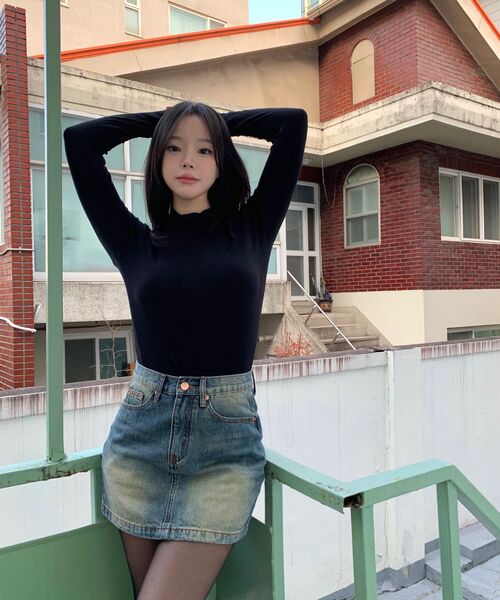 MUCENT（ムセント）の「クレイルバックポケットビッグロゴデニムスカート（2カラー）（スカート・レディース・ダークブルー/エメラルドブルー・SMALL/MEDIUM/LARGE）」の13枚目の写真