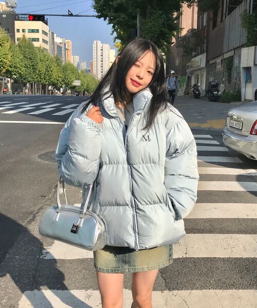 MUCENT（ムセント）の「クレイルバックポケットビッグロゴデニムスカート（2カラー）（スカート・レディース・ダークブルー/エメラルドブルー・SMALL/MEDIUM/LARGE）」の8枚目の写真