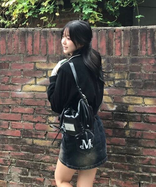 MUCENT（ムセント）の「クレイルバックポケットビッグロゴデニムスカート（2カラー）（スカート・レディース・ダークブルー/エメラルドブルー・SMALL/MEDIUM/LARGE）」の7枚目の写真