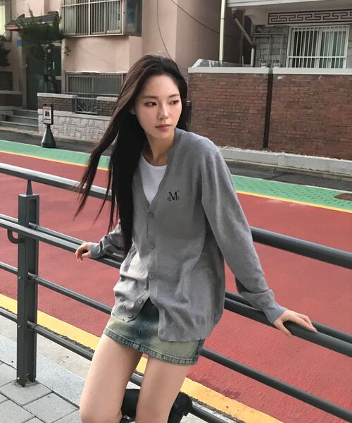 MUCENT（ムセント）の「クレイルバックポケットビッグロゴデニムスカート（2カラー）（スカート・レディース・ダークブルー/エメラルドブルー・SMALL/MEDIUM/LARGE）」の3枚目の写真