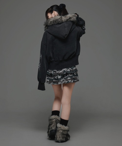 Lovilyn【初回即完】ファーフードもちっとボリュームパーカー ブラック セール】『.KOM/ドットケーオーエム』ファーフードクロップZIP