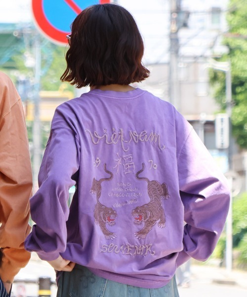 KRIFF MAYER（クリフメイヤー）の「【綿100％】スーベニア刺繍ロンT(虎)（Tシャツ/カットソー・メンズ・チャコール/サンドベージュ/オレンジ/パープル・MEDIUM/LARGE/X-LARGE）」の3枚目の写真