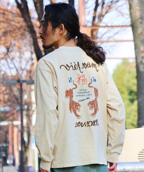 KRIFF MAYER（クリフメイヤー）の「【綿100％】スーベニア刺繍ロンT(虎)（Tシャツ/カットソー・メンズ・チャコール/サンドベージュ/オレンジ/パープル・MEDIUM/LARGE/X-LARGE）」の6枚目の写真