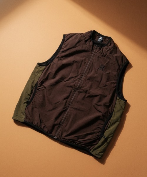 ROUND HOUSE(ラウンドハウス)の「【ROUND HOUSE/ラウンドハウス】 Nylon Light Weight Packable Vest(ベスト・メンズ・グレー/ブラック/ブラウン・MEDIUM/X-LARGE/LARGE)」の1枚目の写真