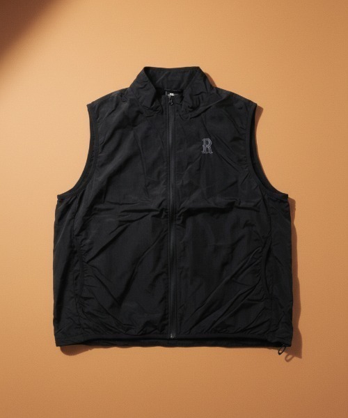 ROUND HOUSE(ラウンドハウス)の「【ROUND HOUSE/ラウンドハウス】 Nylon Light Weight Packable Vest(ベスト・メンズ・グレー/ブラック/ブラウン・MEDIUM/X-LARGE/LARGE)」の2枚目の写真