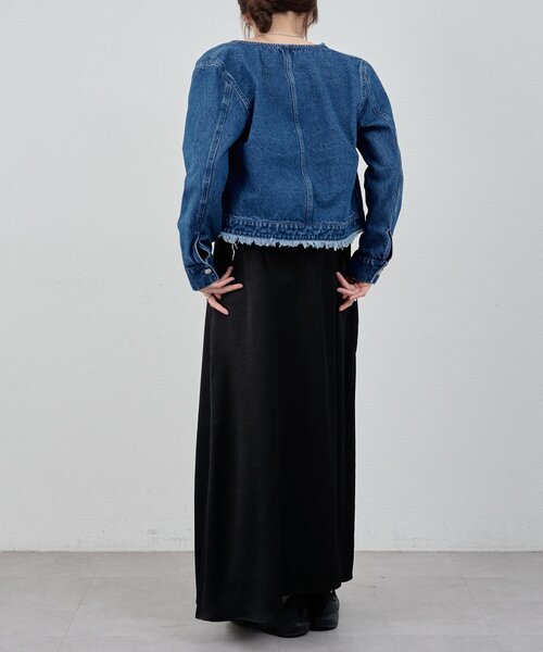 SHENERY（シーナリー）の「サテンキャミワンピース（ワンピース・レディース・ベージュ/ブラック・FREE）」の4枚目の写真