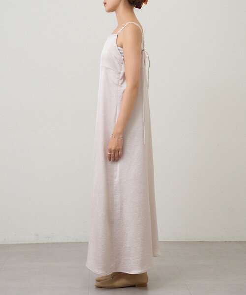 SHENERY（シーナリー）の「サテンキャミワンピース（ワンピース・レディース・ベージュ/ブラック・FREE）」の19枚目の写真