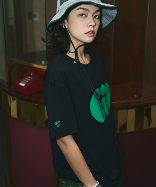 CORALIAN(コラリアン)の「ロゴグラフィックコットンTシャツブラック(Tシャツ/カットソー・レディース・その他・S/M/L/2XL/XL/4XL/XS/3XL)」の3枚目の写真