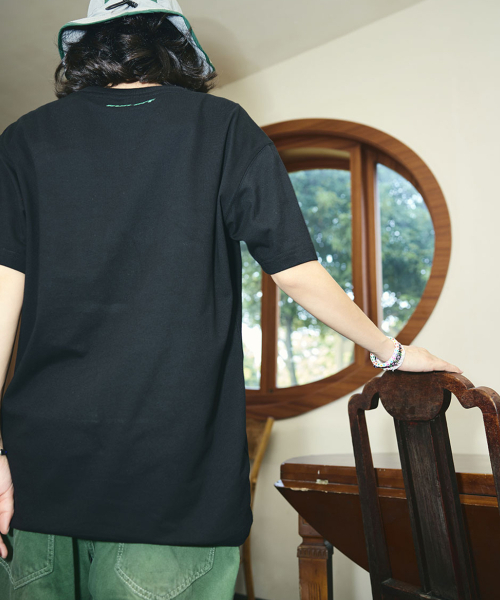 CORALIAN(コラリアン)の「ロゴグラフィックコットンTシャツブラック(Tシャツ/カットソー・レディース・その他・S/M/L/2XL/XL/4XL/XS/3XL)」の4枚目の写真