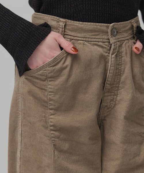 PUBLIC TOKYO（パブリックトウキョウ）の「コーデュロイペインターパンツ（チノパンツ・レディース・ベージュ/ネイビー・1/2）」の16枚目の写真