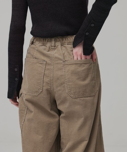 PUBLIC TOKYO（パブリックトウキョウ）の「コーデュロイペインターパンツ（チノパンツ・レディース・ベージュ/ネイビー・1/2）」の18枚目の写真