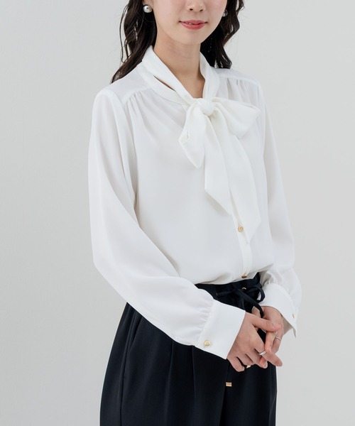 ANNA LUNA(アンナルナ)の「【ANNA LUNA】オケージョン にも◎きれいめもカジュアルも叶える 2WAY ブラウス(シャツ/ブラウス・レディース・オフホワイト/ブラック/ベージュ・MEDIUM)」の11枚目の写真