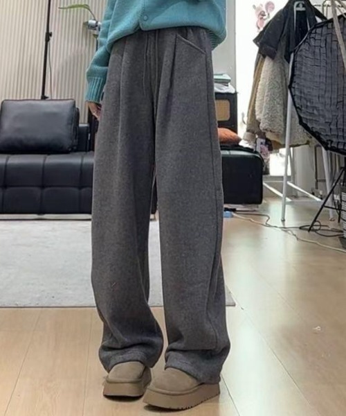 Vipoa(ヴィポア)の「裏フリースギャザーワイドパンツ(スウェットパンツ・レディース・アイボリー/ブラック/グレー・FREE)」の2枚目の写真