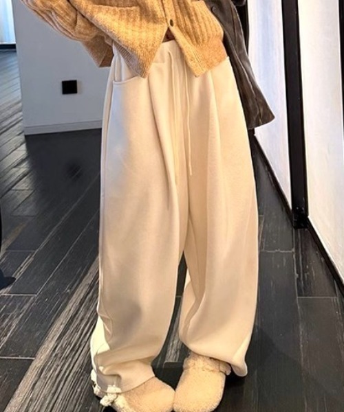 Vipoa(ヴィポア)の「裏フリースギャザーワイドパンツ(スウェットパンツ・レディース・アイボリー/ブラック/グレー・FREE)」の20枚目の写真