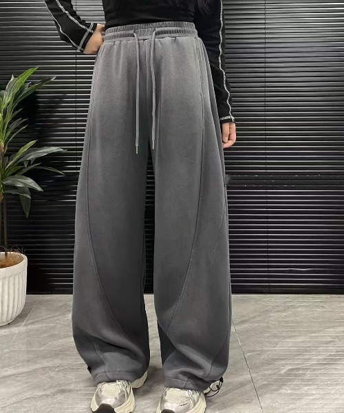 LETee（レティー）の「サイド切り替えスウェットパンツ　オーバーサイズ（スウェットパンツ・レディース・ブラウン/グレー/ブラック/チャコール・FREE）」の4枚目の写真