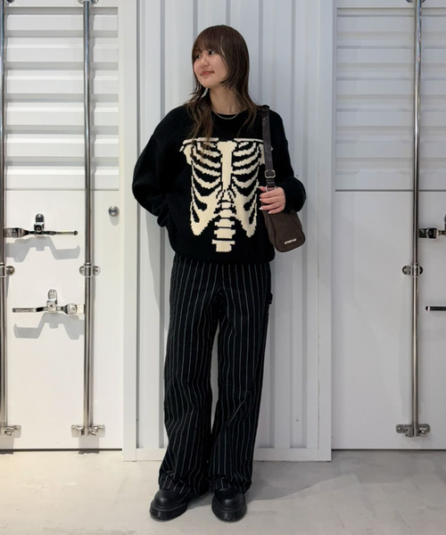 JOINT WORKS（ジョイントワークス）の「J ビッグモチーフ ヘビーニット（ニット/セーター・メンズ・ブラック/アイボリー/ブラック系その他・MEDIUM/LARGE）」の4枚目の写真