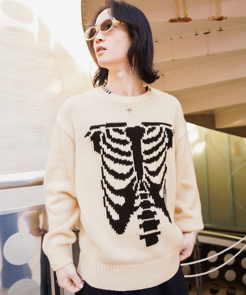 JOINT WORKS（ジョイントワークス）の「J ビッグモチーフ ヘビーニット（ニット/セーター・メンズ・ブラック/アイボリー/ブラック系その他・MEDIUM/LARGE）」の2枚目の写真