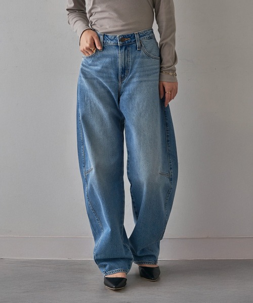 Levi's(リーバイス)の「【Levi’s】BAGGY DAD BARREL(デニムパンツ・レディース・インディゴブルー/ブラック・27/26/25/24)」の2枚目の写真