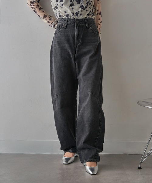 Levi's(リーバイス)の「【Levi’s】BAGGY DAD BARREL(デニムパンツ・レディース・インディゴブルー/ブラック・27/26/25/24)」の1枚目の写真