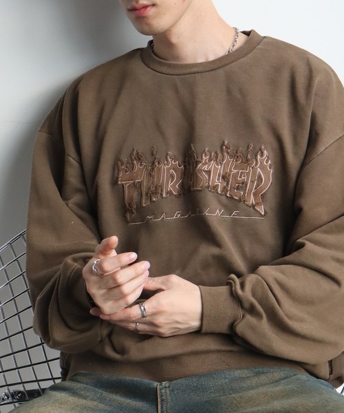 THRASHER(スラッシャー)の「【THRASHER/スラッシャー】裏毛 ピグメント加工 ダメージデニムアップリケ刺繍 クルーネックスウェット(スウェット・メンズ・チャコール/グレー/ブラウン/ピンク・L/M/XL)」の3枚目の写真