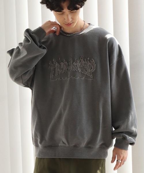 THRASHER(スラッシャー)の「【THRASHER/スラッシャー】裏毛 ピグメント加工 ダメージデニムアップリケ刺繍 クルーネックスウェット(スウェット・メンズ・チャコール/グレー/ブラウン/ピンク・L/M/XL)」の1枚目の写真