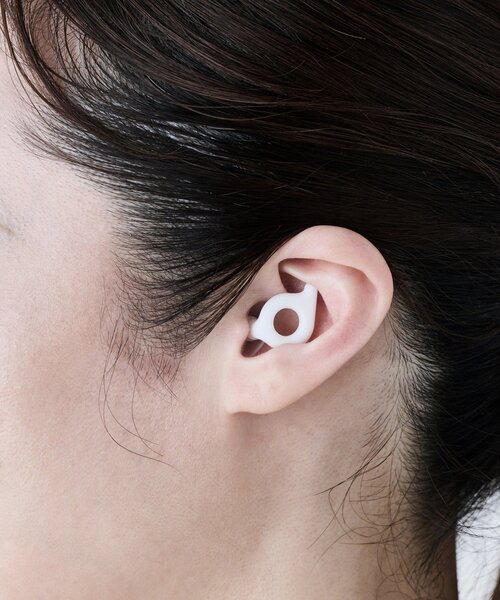 BIRTHDAY BAR（バースデイバー）の「エクリア睡眠用耳栓　Earplug（ボディスクラブ/ピーリング・レディース・ブラック/ホワイト・0）」の3枚目の写真