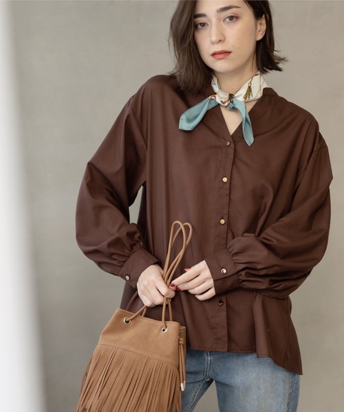 OPAQUE.CLIP(オペークドットクリップ)の「前あき後ろフレアブラウス(シャツ/ブラウス・レディース・ブルー/ベビーピンク/イエロー系その他/ブラック/ホワイト/ブラウン系その他・38)」の3枚目の写真