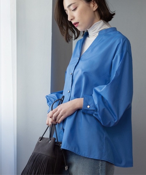 OPAQUE.CLIP(オペークドットクリップ)の「前あき後ろフレアブラウス(シャツ/ブラウス・レディース・ブルー/ベビーピンク/イエロー系その他/ブラック/ホワイト/ブラウン系その他・38)」の4枚目の写真