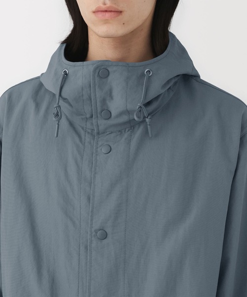 無印良品（ムジルシリョウヒン）の「紳士　撥水フード付きコート（その他アウター・メンズ・ブルー系/グレー/ブラック・M/L/XL/S）」の16枚目の写真