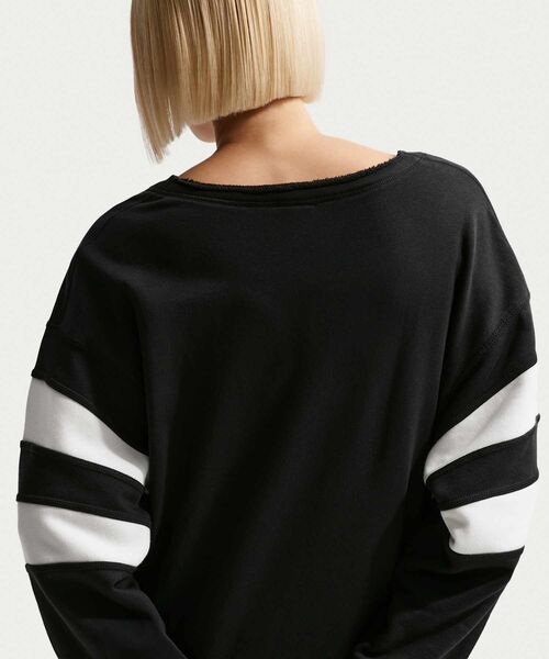 NIKE（ナイキ）の「ナイキ スポーツウェア クラブ フリース ウィメンズ オーバーサイズド Vネック スウェットシャツ / Nike Sportswear Club Fleece Women's Oversized V-Neck Sweatshirt IQ0085-010 Black（スウェット・レディース・ブラック・XL/L/M/S/XS）」の3枚目の写真