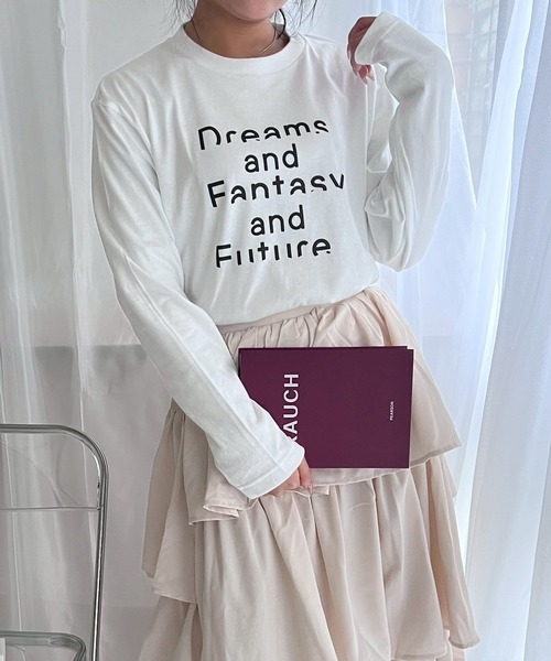 etta(エタ)の「ブラック英字ロンT/長袖Tシャツ(Tシャツ/カットソー・レディース・ホワイト・MEDIUM)」の1枚目の写真