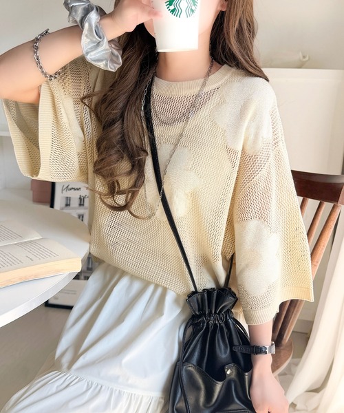 classicalelf(クラシカルエルフ)の「配色花柄で華やかに決まる♪フラワーモチーフジャガードメッシュサマーニット(Tシャツ/カットソー・レディース・モカ/チャコール/アイボリー・X-LARGE/SMALL/MEDIUM/LARGE)」の6枚目の写真
