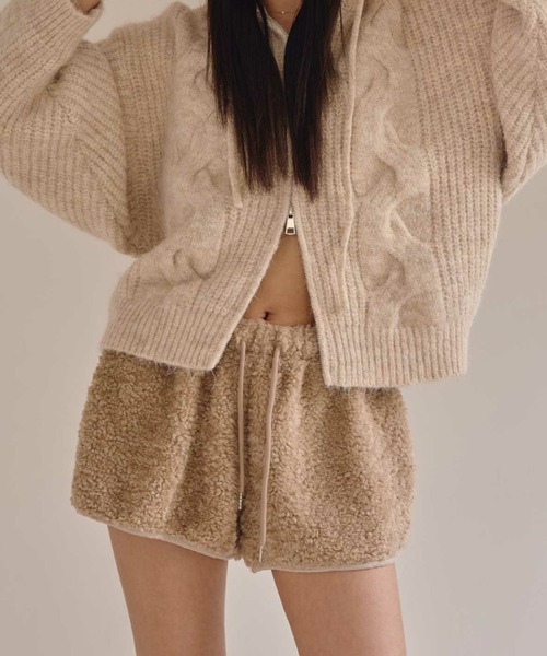 ACYM（アシーム）の「フラッフィーボアショートパンツ（その他パンツ・レディース・アイボリー/ベージュ・FREE）」の2枚目の写真