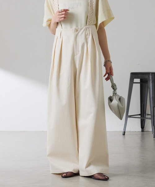 COLLAGE GALLARDAGALANTE（コラージュガリャルダガランテ）の「サスペンダーワイドタックパンツ（その他パンツ・レディース・アイボリー/ベージュ・FREE）」の8枚目の写真