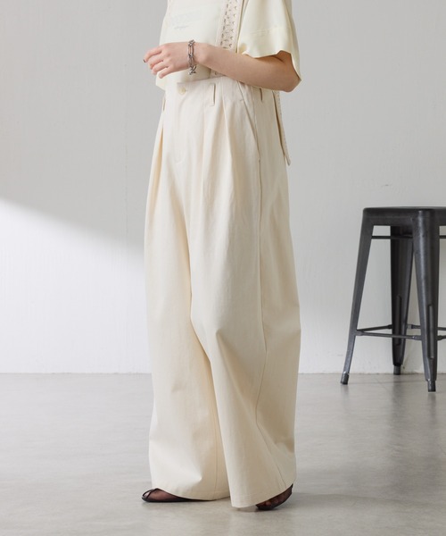 COLLAGE GALLARDAGALANTE（コラージュガリャルダガランテ）の「サスペンダーワイドタックパンツ（その他パンツ・レディース・アイボリー/ベージュ・FREE）」の9枚目の写真