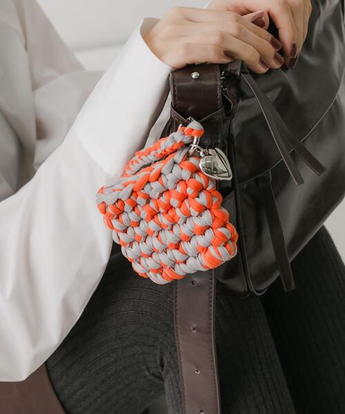 SMELLY（スメリー）の「カラフルイヤホンポーチ（ポーチ・レディース・ベージュ系その他/オレンジ系その他/グリーン系その他・-）」の3枚目の写真