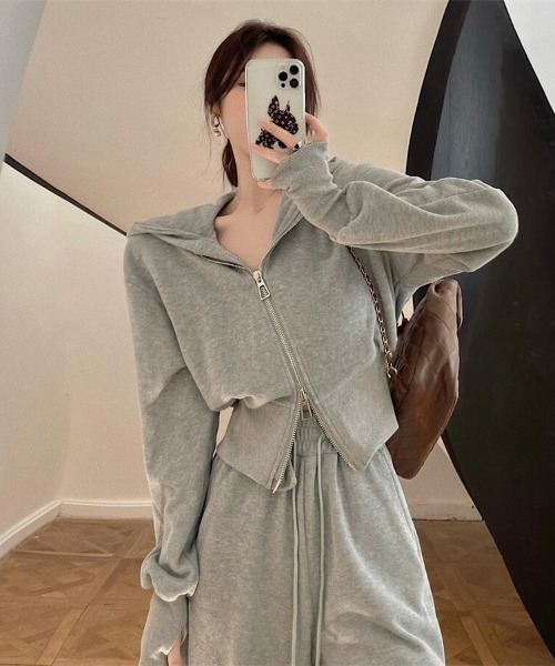 Flugge(フラッジー)の「ジップパーカー&スウェットパンツ(パーカー・レディース・ブラック・MEDIUM/LARGE)」の17枚目の写真