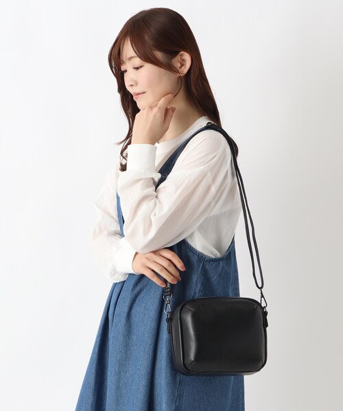 one'sterrace(ワンズテラス)の「fulcro キューブ合皮ショルダー(ショルダーバッグ・レディース・ベージュ系その他7/アイボリー系8/ブラック系8・99)」の14枚目の写真